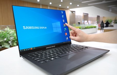 Applying touch-integrated panels in place of plastic touch film to boost Samsung Display’s competitiveness with simplified design and productivity.jpg